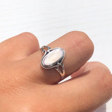 Load image into Gallery viewer, Sterling Silver Mother of Pearl Oval Ring
