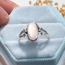 Load image into Gallery viewer, Sterling Silver Mother of Pearl Oval Ring
