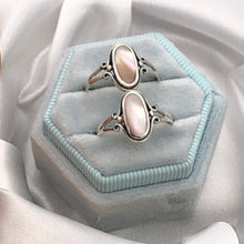 Load image into Gallery viewer, Sterling Silver Mother of Pearl Oval Ring
