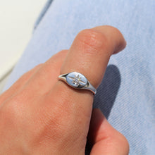 Load image into Gallery viewer, Sterling Silver Star Signet Engraved Jewel Ring
