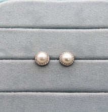 Load image into Gallery viewer, Sterling Silver Pearl Jewel Circle
