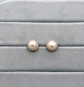 Sterling Silver Pearl Jewel Circle